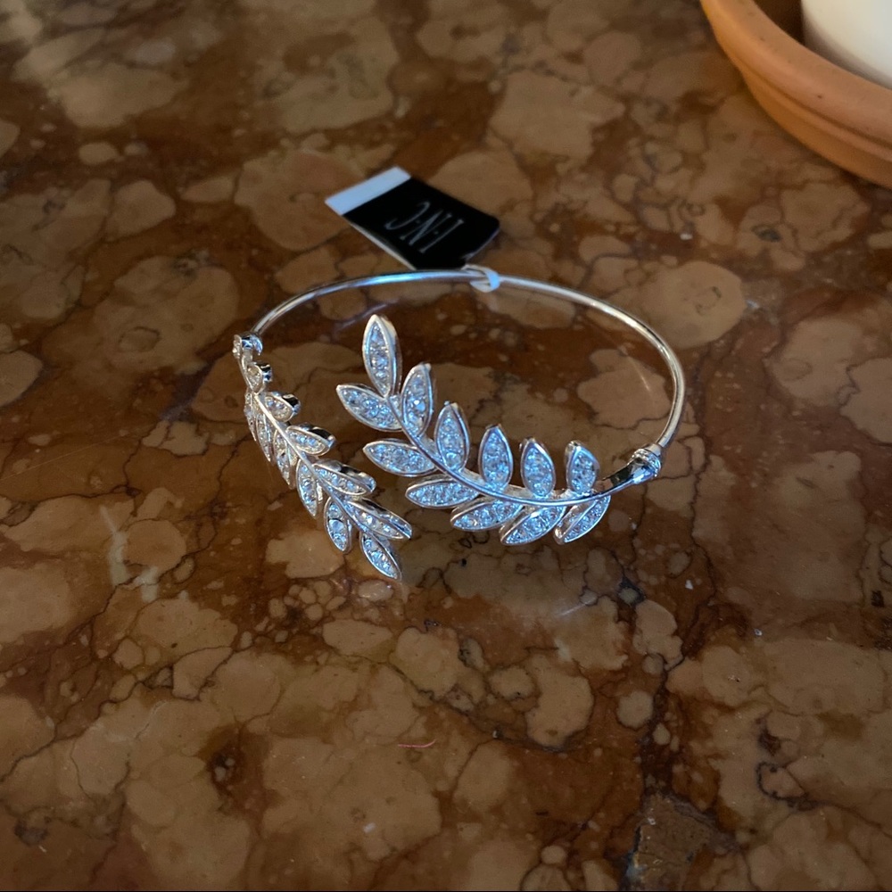 NEW Leaf Bangle - Picture 2 of 4